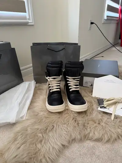 Rick Owen’s high top. Ramones very hot right now 100% leather, comes with box, bag, tags, extra lace...