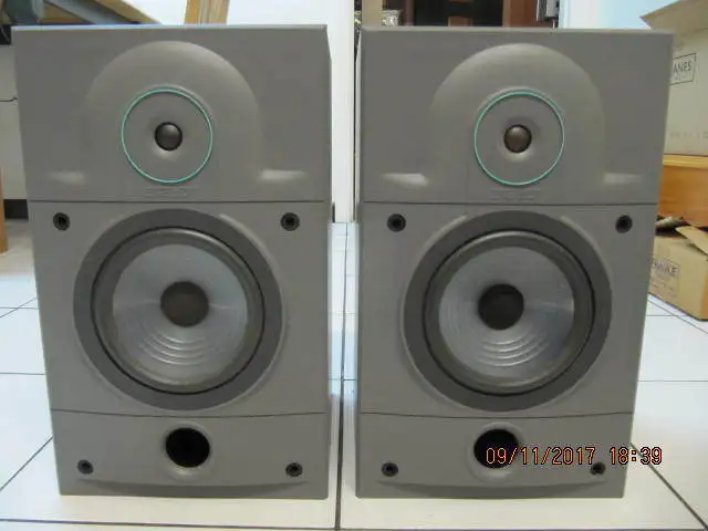 Classic Energy Monitors 6" ported driver & Tweeter Circa1980-90s in Speakers in Mississauga / Peel Region - Image 2