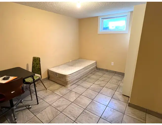 Furniture Room for rent available Calgary63848999977603124