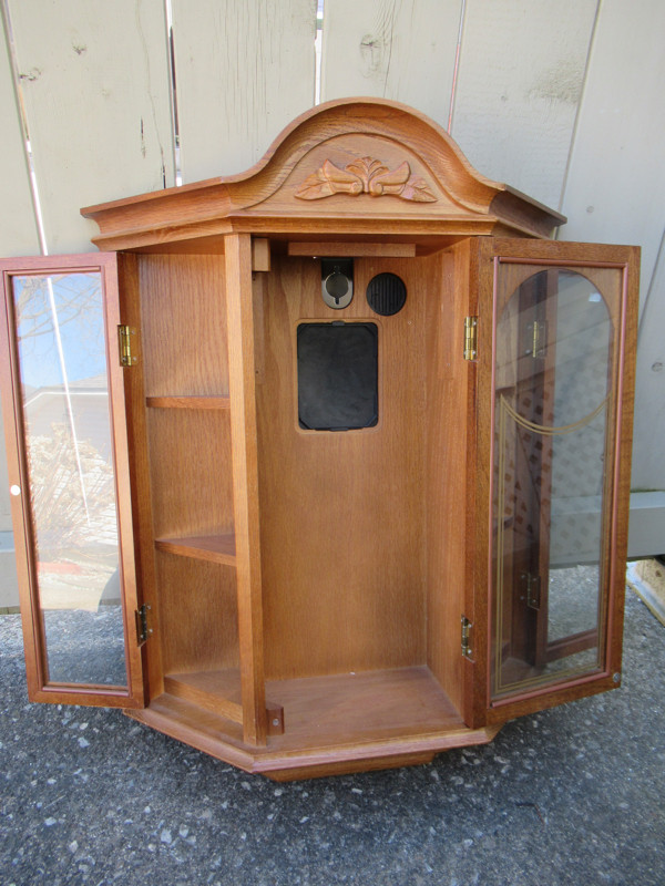 Curio Clock Cabinet dans Décoration intérieure et accessoires  à St. Catharines - Image 2