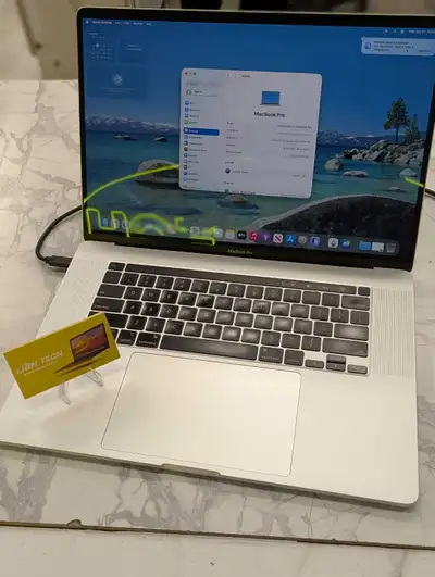 Disponible chez Lion Tech 2803 rue Masson Intel core i7 16GB RAM 512GB SSD RX530M 4GB Ecran 16"