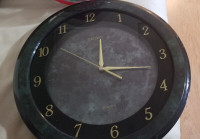 Horloge Seiko noire et verte de qualité