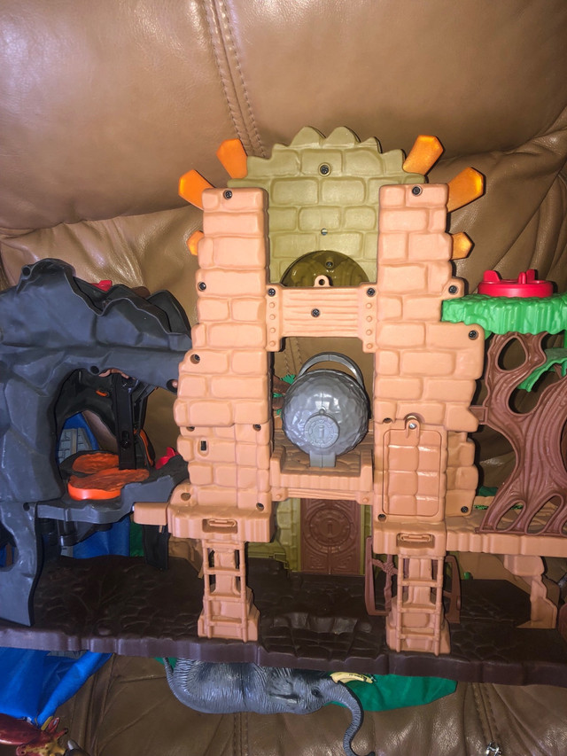IMAGINEXT  DINO CASTLE BUNDLE  in Toys & Games in Moncton - Image 2
