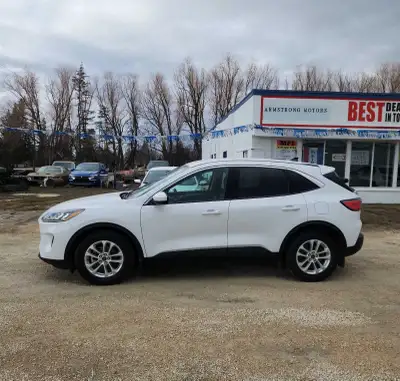 2020 Ford Escape SE FWD, 1.5L 3cyl, Auto, 107800kms, power drivers seat, heated seats, Blindspot and...