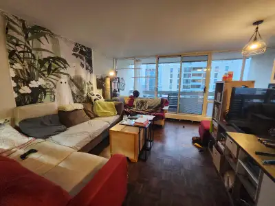 QUEER APARTMENT LOOKING FOR NEW ROOMMATES 5-10 min walk north of cedarvale subway station (Ridelle &...