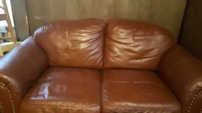 Brown leather love seat in exellent condition. Comes from a smoke free and pet free home. Asking $60...