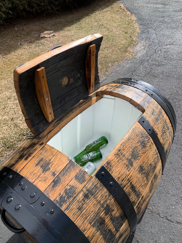 Whiskey Barrel Beer Cooler dans Décoration extérieure  à Ouest de l’Île - Image 4