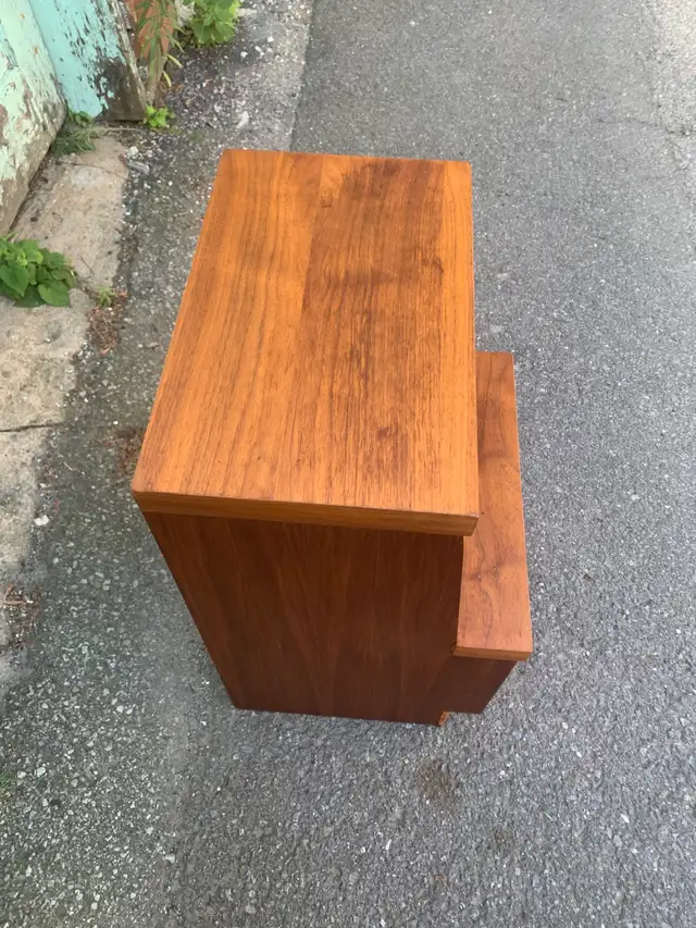 Mid-Century walnut nightstand63240735028481124