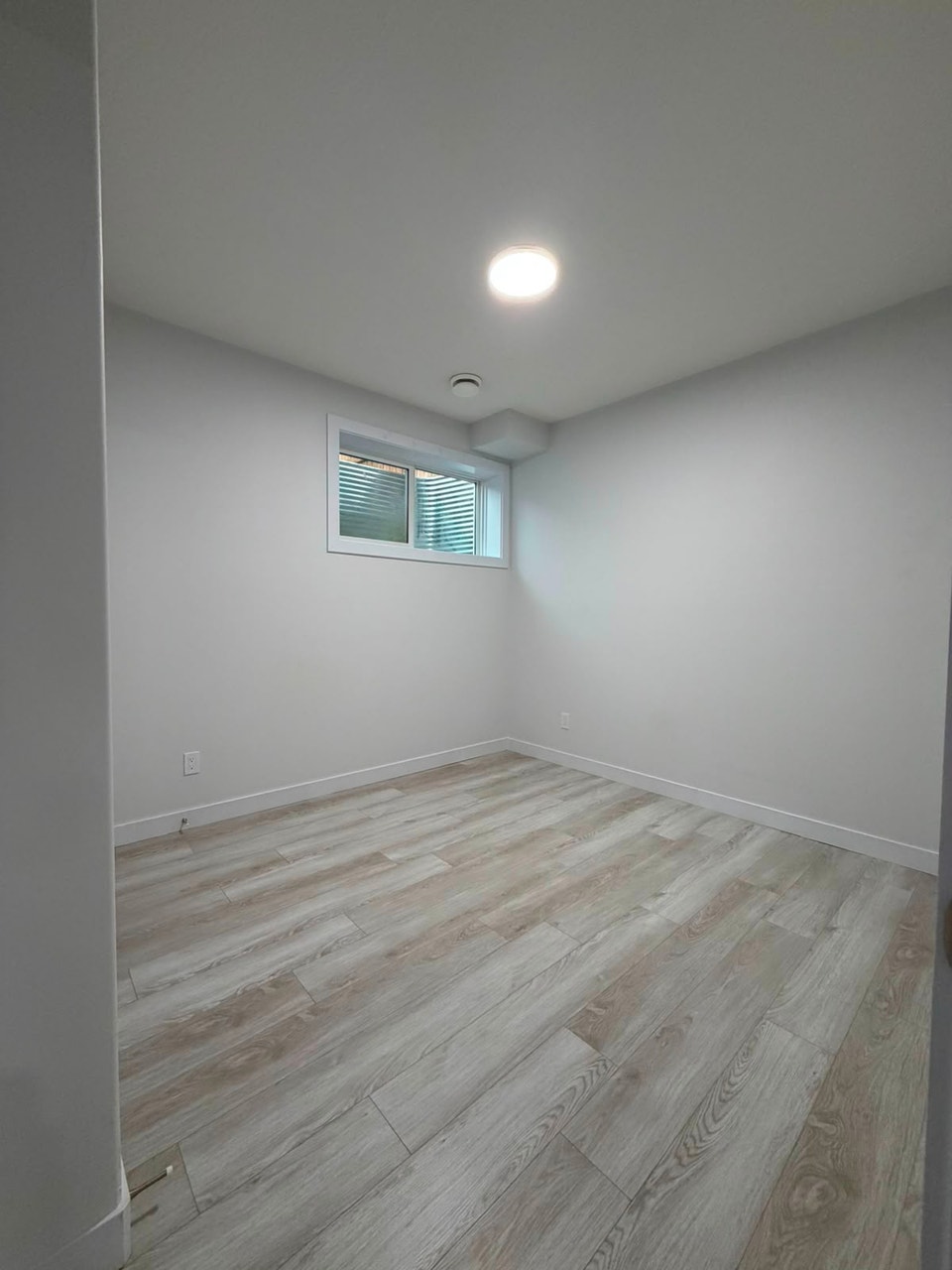 2 Bed Legal Basement Suite in Keswick – Available NOW 2