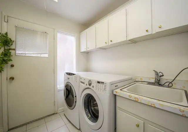 Spacious Room for Rent62865716355203123