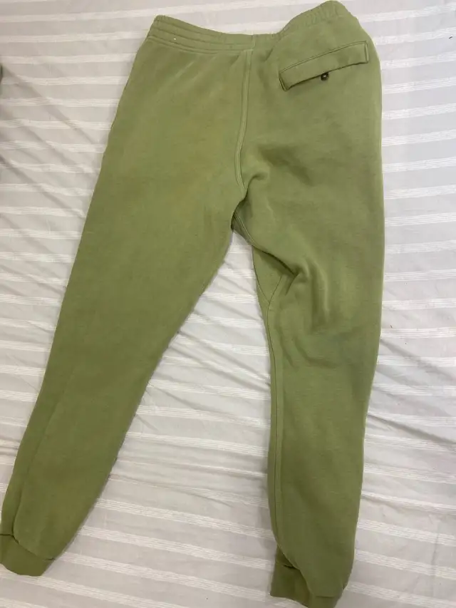 Nike Sweatpants in Women's - Bottoms in Mississauga / Peel Region - Image 4