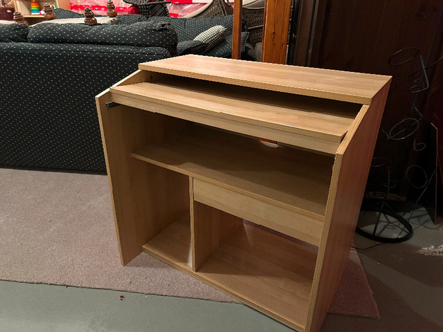 Student Desk in Coffee Tables in Calgary