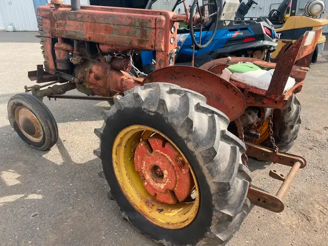 Vintage John Deere tractor in Other in Moncton - Image 5