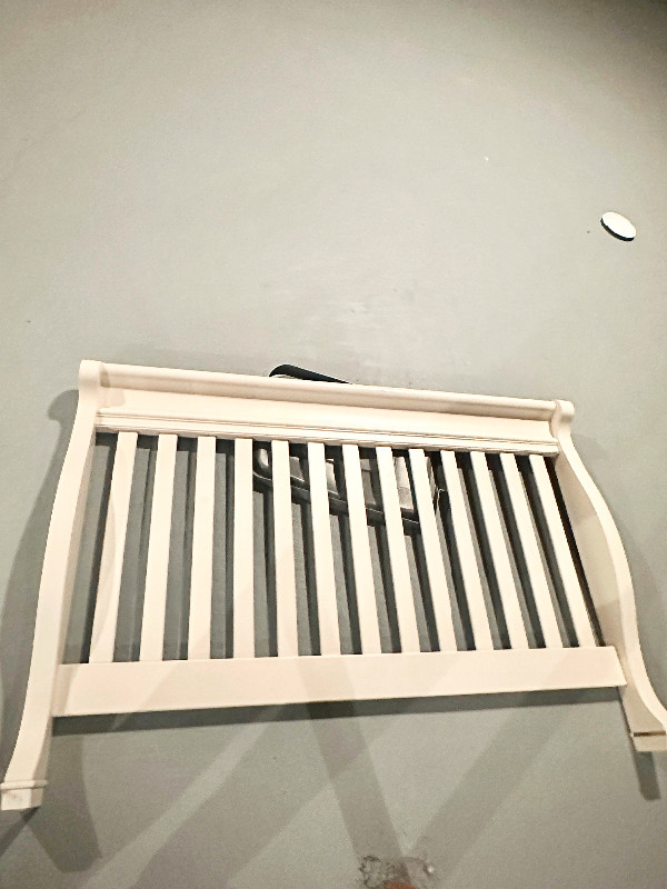 Full/toddler bed with crib conversion kit in Cribs in Markham / York Region - Image 2