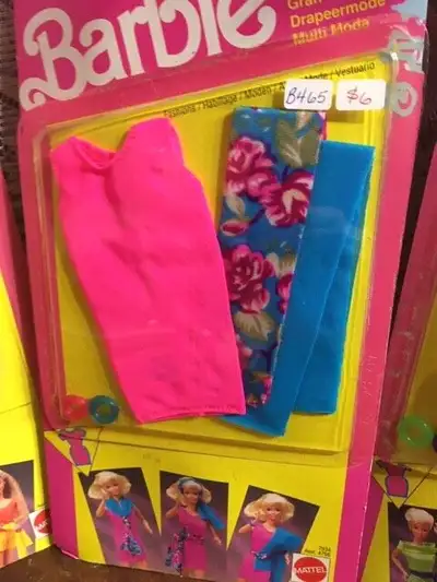 BARBIE - FASHION WRAPS 1 Fashion left 1990-91 NRFC, View more