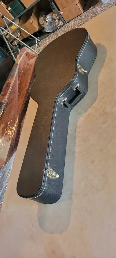 Available in excellent condition both guitar and case are barely used. Contact me for more informati...