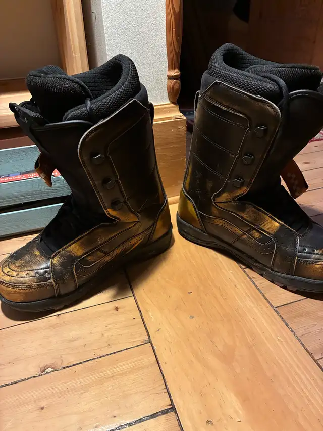 Vans Snowboard Bottes 11 in Snowboard in City of Montréal - Image 6