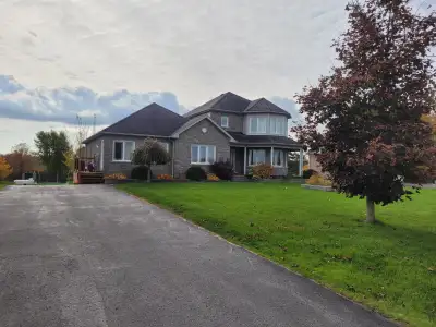 2 bedroom townhouse for rent. **ALL UTILITIES AND WIFI INCLUDED*** Like your our own country bungalo...