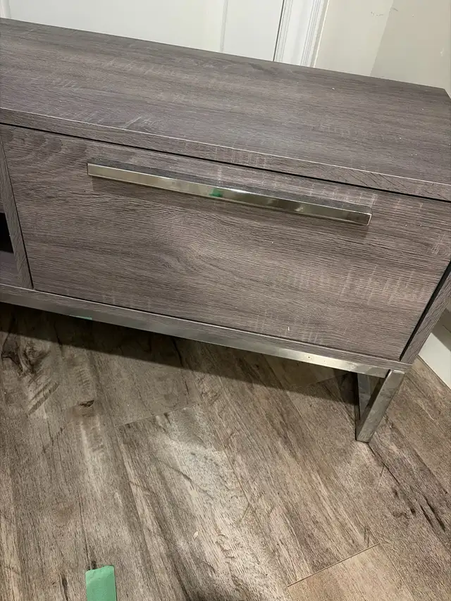  Beautiful gray TV stand in mint Condition with silver  legs in Other Tables in Oshawa / Durham Region - Image 4