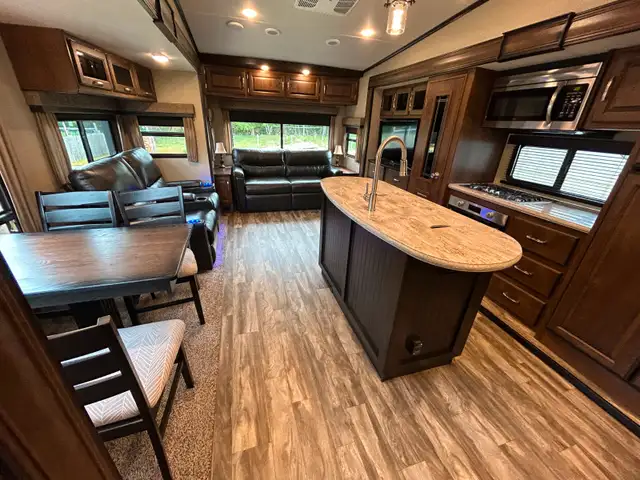 2019 Grand Design Reflection model 337RLS in Travel Trailers & Campers in Annapolis Valley - Image 7