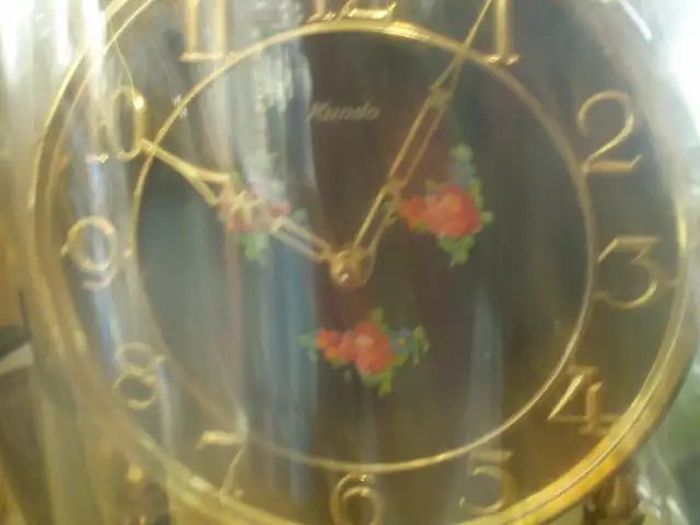 MECHANICAL GERMAN ANNIVERSARY CLOCK-12 INCH- WORKS-KEY-$150 in Arts & Collectibles in Winnipeg - Image 4