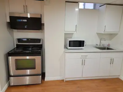 A very nice and clean basement for rent in the Richmond Hill area consisting of one bedroom and Den...