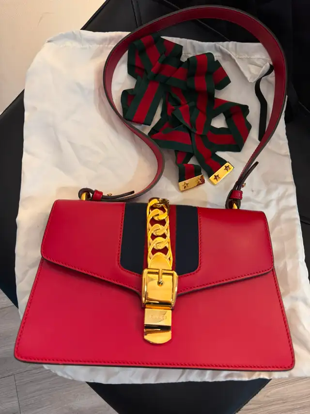 GUCCI Sylvie Medium Leather Shoulder Bag62864360891009123