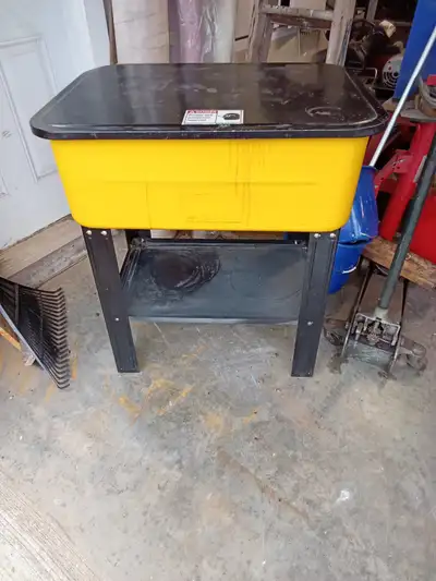 Floor Model parts washer 20 Gallon. New pump installed (have receipt) Tested but not used since inst...