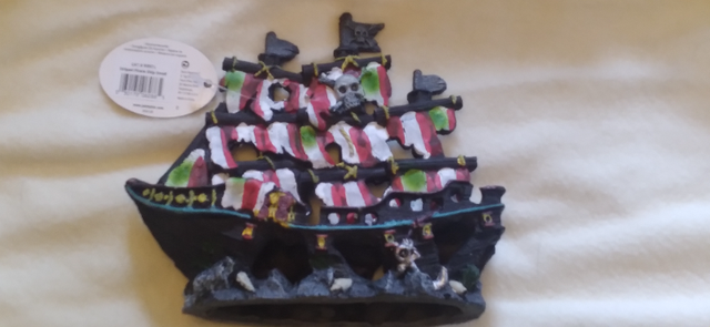 AQUARIUM, ENHANCE YOR AQUARIUM WITH THESE COOL ITEMS! PIRATE SH in Accessories in Sarnia - Image 2