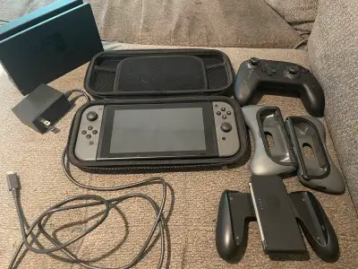 Nintendo Switch 200$ avec accessoires et manette, View more
