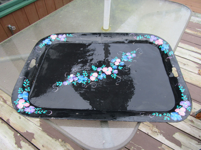 SERVING TRAYS - MANY VINTAGE - 4 great decor pieces in Home Décor & Accents in Bedford - Image 2
