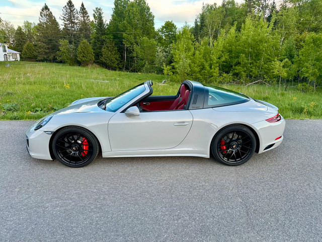 2019 Porsche 911 Targa 4 GTS Manual 4,700KM dans Autos et camions  à Ville de Montréal - Image 2