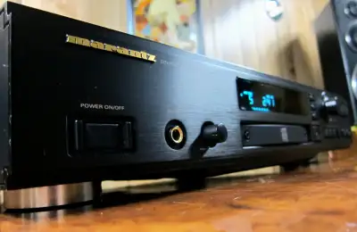 *** Sale pending, see these CD players instead for sweet sound *** https://www.kijiji.ca/v-stereo-sy...