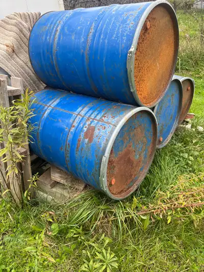 Several Steel 45 Gallon Barrels Best barrels I have are in picture 1 See 19 barrels in pictures 6 &...