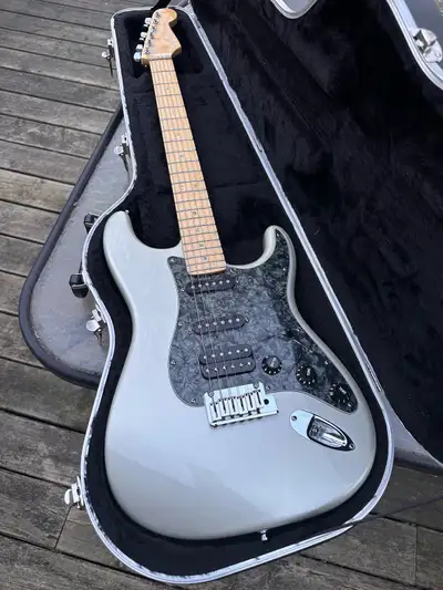 Fender Stratocaster Deluxe PLUS USA, View more