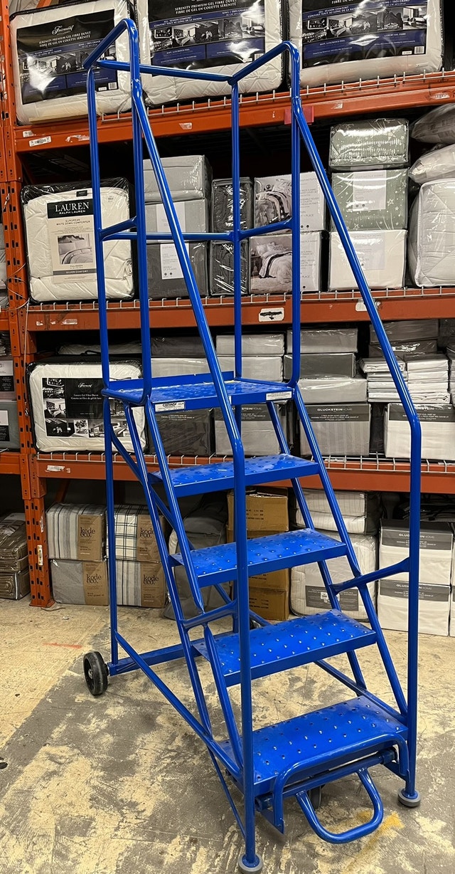 Safety stockroom ladder Ladders & Scaffolding Calgary Kijiji
