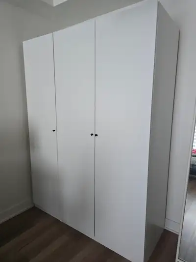 Bonjour à tous ! Suite à un déménagement, je vends mon armoire PAX Ikea achetée le 2 juin 2025. Prix...