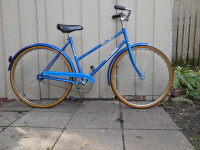 LADIES RALEIGH TOUR ING BIKE / OUTSTANDING CONDITION