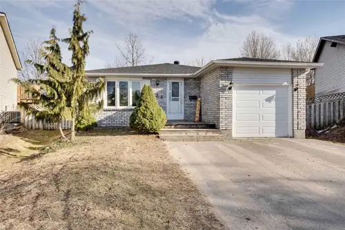 Private rooms available for students in a well-maintained house located just minutes from Georgian C...