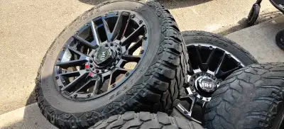 These are used 22-inch rims and tires with a 6x139.7 bolt pattern, ready to give your ride a bold ne...