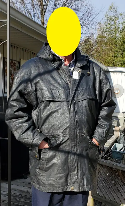 XL MEN'S LEATHER JACKET, THIGH LENGTH, REMOVEABLE HOOD in Men's in Woodstock - Image 4