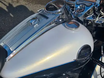 White Gold / Pearl 105 th Anniversary (2008) Road King Classic Leather bags, spokes and white walls....