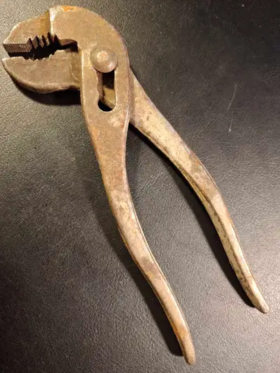 Old Pliers 7", View more