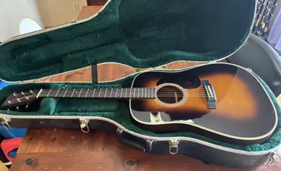 Martin S HD-28 1935 Reissue, rare beautiful Sunburst finish in mint condition. Classic herringbone b...