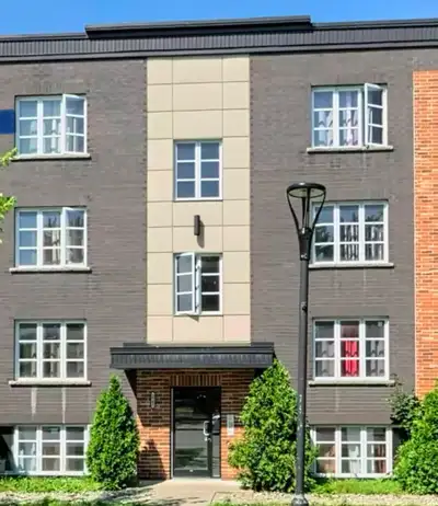 Cet appartement contemporain offre un espace lumineux et bien agencé, idéal pour une vie confortable...