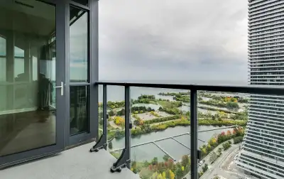 Waterfront condo, appliances, gym, pool, parking spot included!