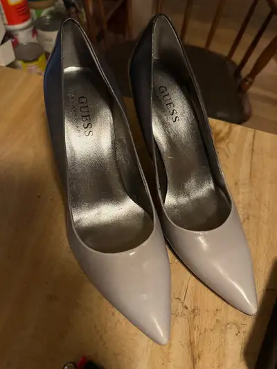  Women’s Guess shoes , View more