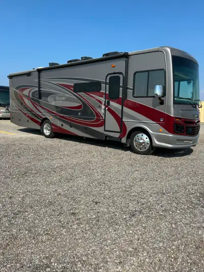 2023 34 ft Fleetwood Bounder class A gas motorhome. This unit has 9176 kms on a Ford f53 chassis wit...