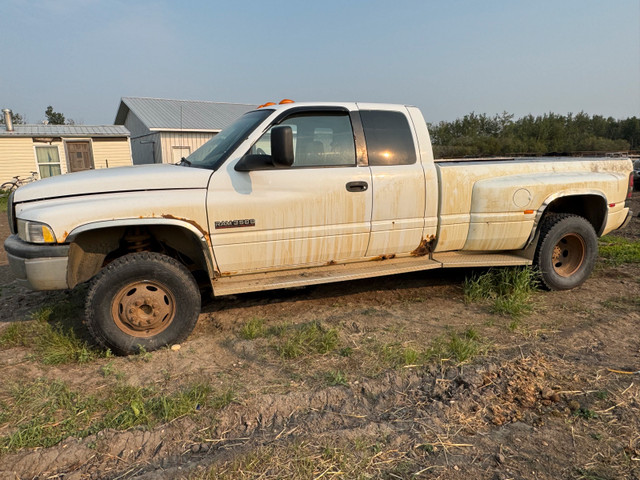 2001 DODGE RAM 3500 in Cars & Trucks in Edmonton - Image 2