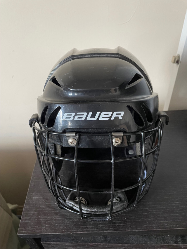 Bauer kids hockey helmet in Hockey in London